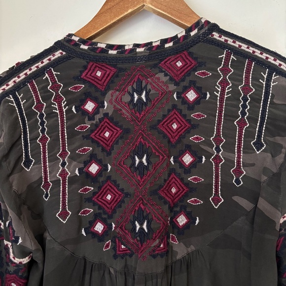 Johnny Was Workshop Camo Embroidered Silk Blouse Small - Picture 6 of 8